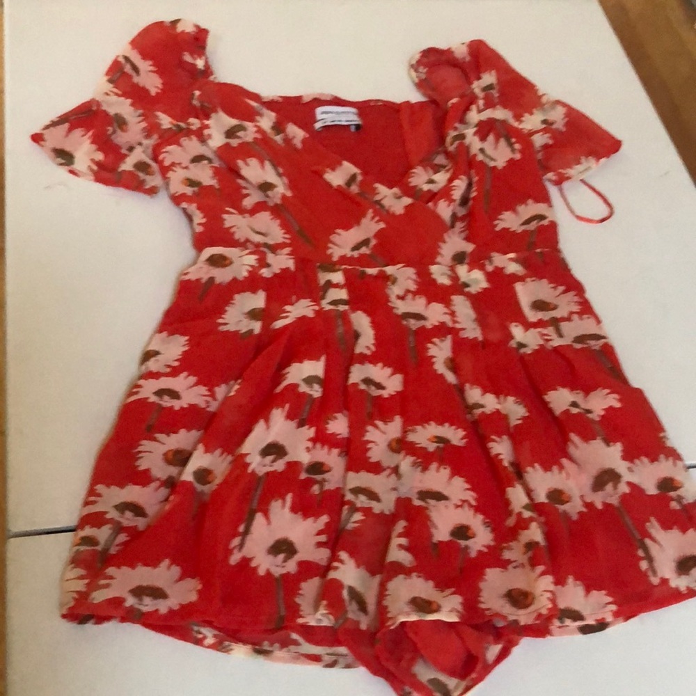 Urban Outfitters size small red floral print romper lined with side zipper